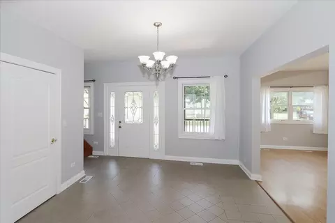 417 Lovell St, Elgin, IL 60120 photo 11