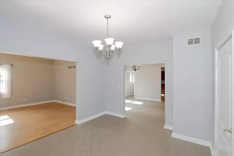 417 Lovell St, Elgin, IL 60120 photo 10