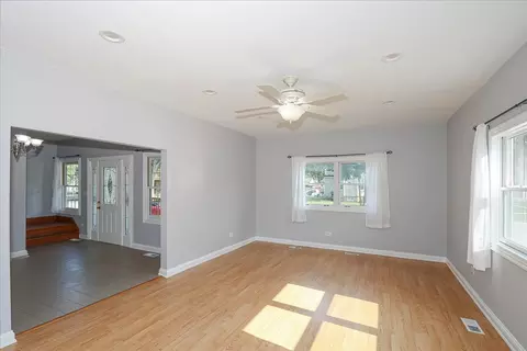 417 Lovell St, Elgin, IL 60120 photo 14