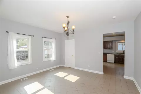 417 Lovell St, Elgin, IL 60120 photo 16