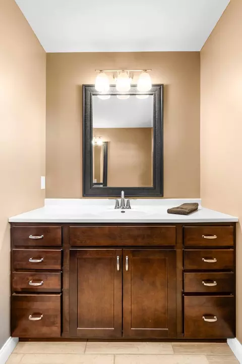 Bath - 2434 Corinth Ln, Normal, IL 61761 photo 2 of 3