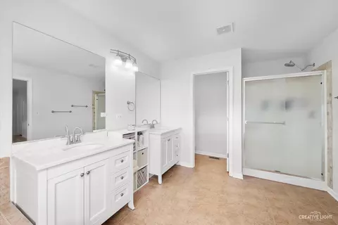 Bath - 15520 S Indian Boundary Line Rd, Plainfield, IL 60544 photo 2 of 4