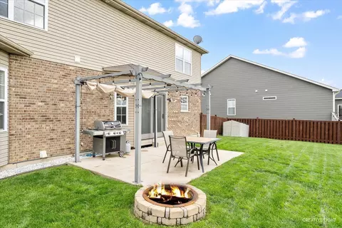 Exterior - 15520 S Indian Boundary Line Rd, Plainfield, IL 60544 photo 4 of 6