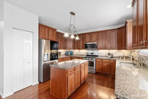 Kitchen - 15520 S Indian Boundary Line Rd, Plainfield, IL 60544 photo 1 of 2