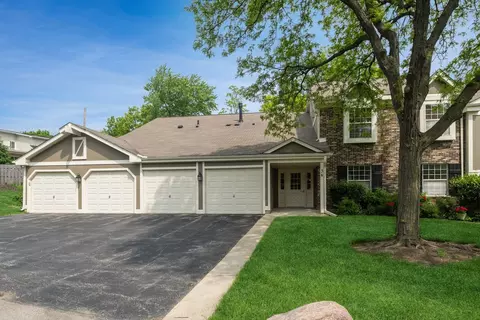 34 Waterbury Ln #M1, Schaumburg, IL 60193