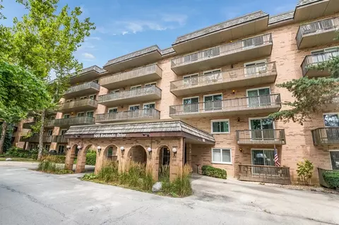 505 Redondo Dr #503, Downers Grove, IL 60516