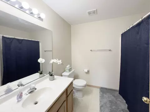 Bath - 981 Constance Ln #F, Sycamore, IL 60178 photo 1 of 2
