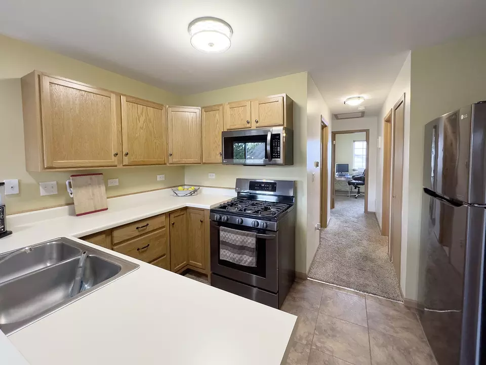 Kitchen - 981 Constance Ln #F, Sycamore, IL 60178 photo 2 of 3