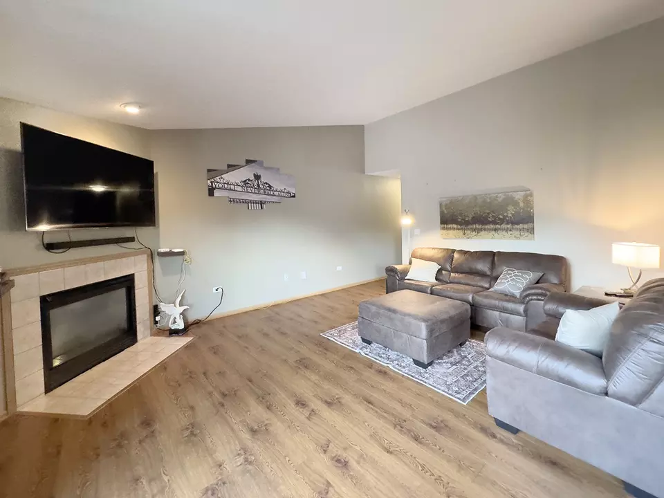Living - 981 Constance Ln #F, Sycamore, IL 60178 photo 1 of 2