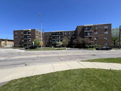 9445 Kenton Ave #108, Skokie, IL 60076