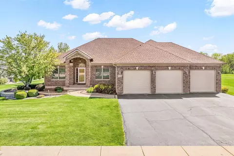 975 Prairie View Dr, Somonauk, IL 60552