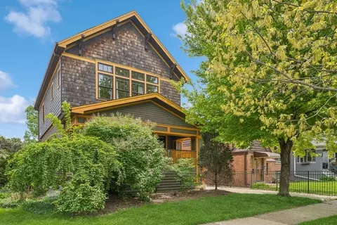 824 S Euclid Ave, Oak Park, IL 60304