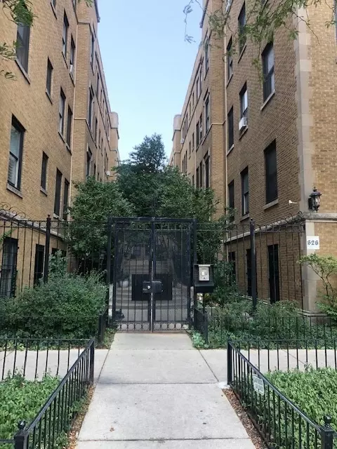 626 W Waveland Ave #1A, Chicago, IL 60613