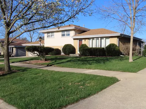 8925 S 85th Ct, Hickory Hills, IL 60457