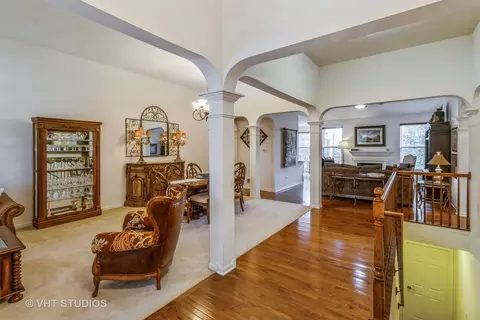 607 Waterford Rd, Elgin, IL 60124 photo 6