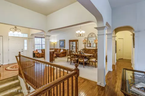 607 Waterford Rd, Elgin, IL 60124 photo 7