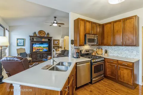 607 Waterford Rd, Elgin, IL 60124 photo 14