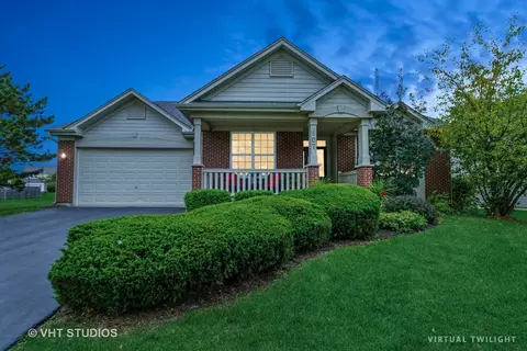 607 Waterford Rd, Elgin, IL 60124 photo 2