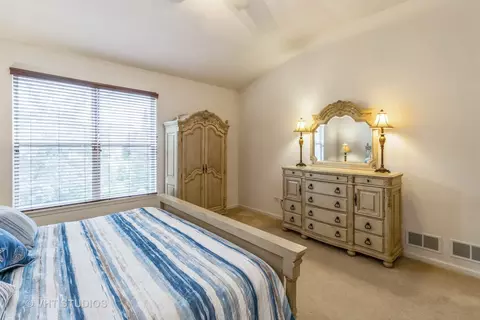 607 Waterford Rd, Elgin, IL 60124 photo 18