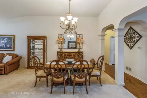 607 Waterford Rd, Elgin, IL 60124 photo 9