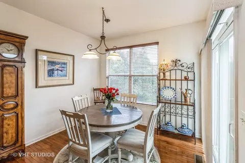 607 Waterford Rd, Elgin, IL 60124 photo 12