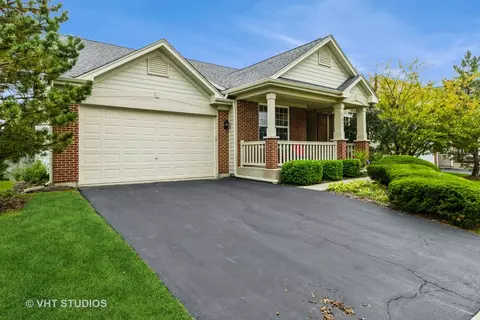 607 Waterford Rd, Elgin, IL 60124 photo 4