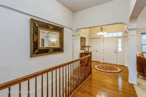 607 Waterford Rd, Elgin, IL 60124 photo 5