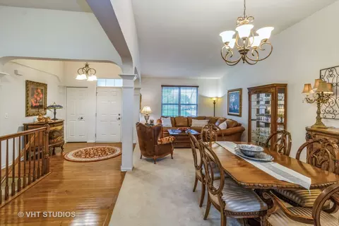 607 Waterford Rd, Elgin, IL 60124 photo 10