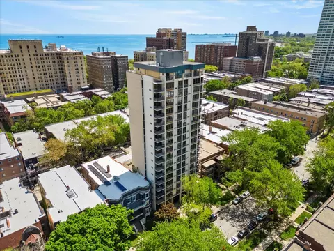 5471 S Hyde Park Blvd #10B, Chicago, IL 60615