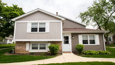 1582 Timber Trl, Wheaton, IL 60189