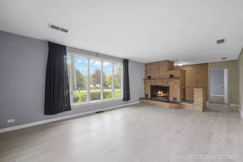 Living - 920 Evergreen St, Wheaton, IL 60187 photo 1 of 4