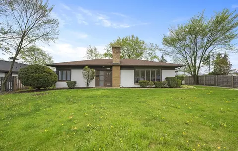 Exterior - 920 Evergreen St, Wheaton, IL 60187 photo 1 of 3