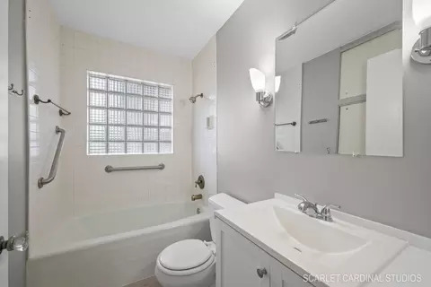Bath - 920 Evergreen St, Wheaton, IL 60187 photo 1 of 1
