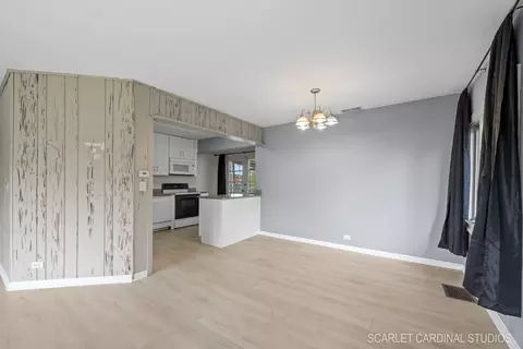 Living - 920 Evergreen St, Wheaton, IL 60187 photo 4 of 4