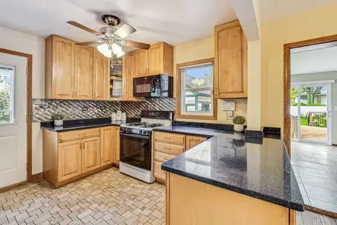 237 E Washington St, Des Plaines, IL 60016 photo 5