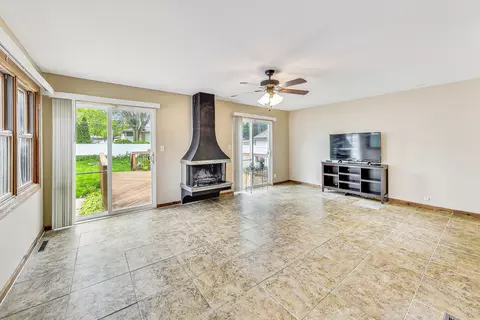 237 E Washington St, Des Plaines, IL 60016 photo 10