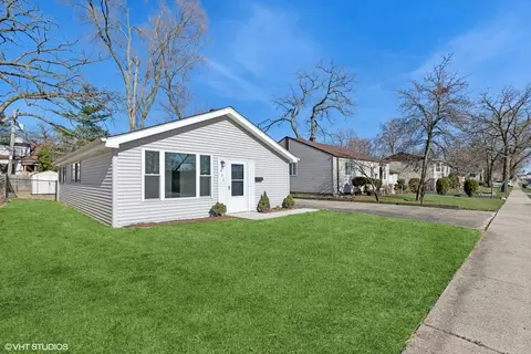 411 S Lake St, Mundelein, IL 60060