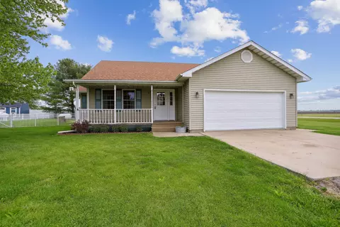 101 Tayler Ln, Tuscola, IL 61953