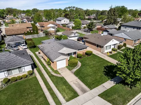 View/Area - 1036 E Grant Dr, Des Plaines, IL 60016 photo 1 of 2