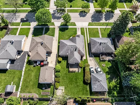 View/Area - 1036 E Grant Dr, Des Plaines, IL 60016 photo 2 of 2