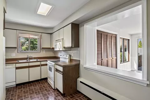 Kitchen - 1036 E Grant Dr, Des Plaines, IL 60016 photo 1 of 1