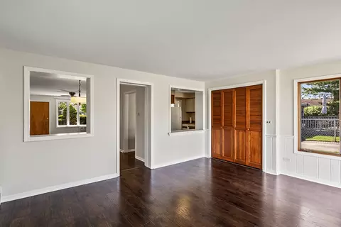 Living - 1036 E Grant Dr, Des Plaines, IL 60016 photo 3 of 3