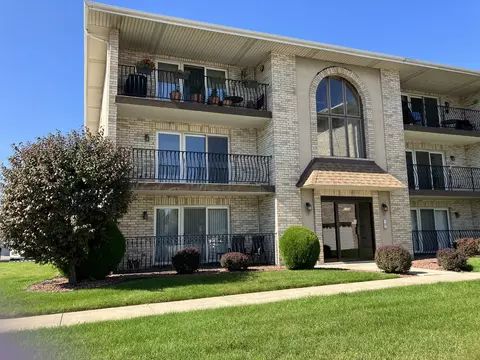 6266 S Gullikson Rd #2S, Chicago, IL 60638