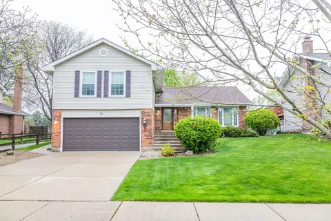 40 Kingsport Dr, Schaumburg, IL 60193