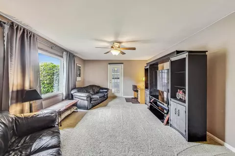 904 Houston Ave, Elgin, IL 60120 photo 5