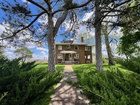 7418 South Rd, Clinton, IL 61727