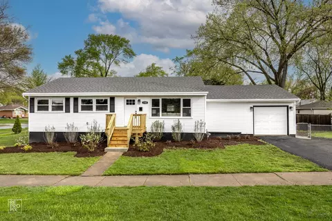 1103 Evergreen St, Wheaton, IL 60187