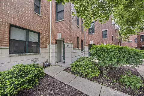 4046 N Clark St #B, Chicago, IL 60613