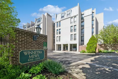 640 Winnetka Mews St #103, Winnetka, IL 60093