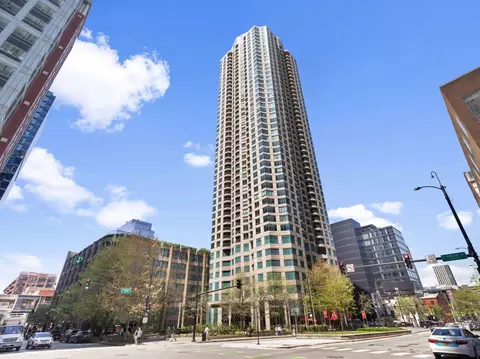 400 N Lasalle St #1210, Chicago, IL 60654